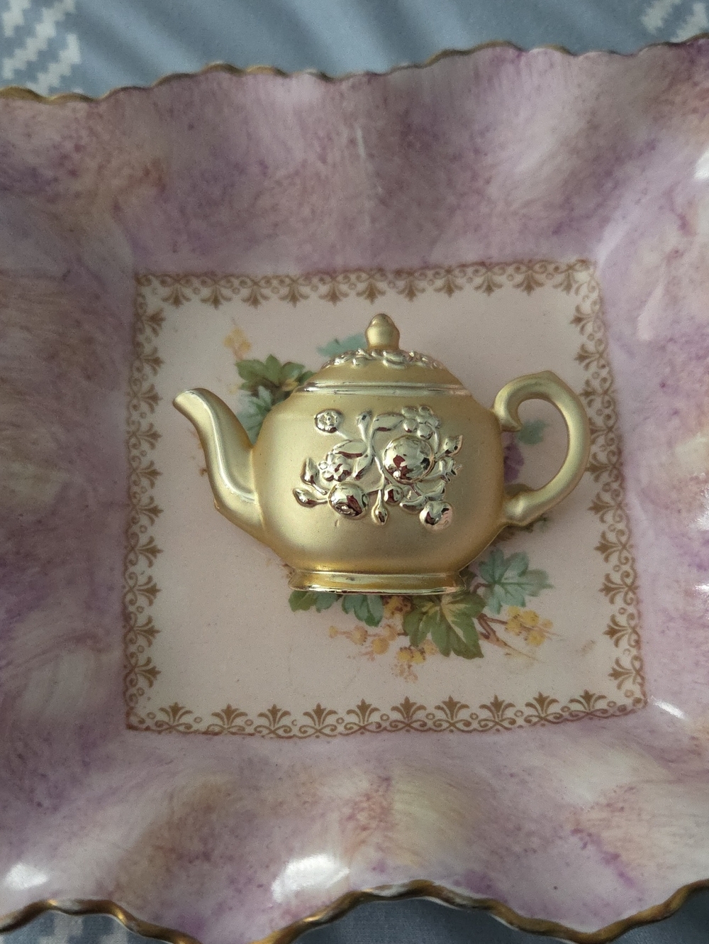 Small Gold Decorative Teapot Brooch